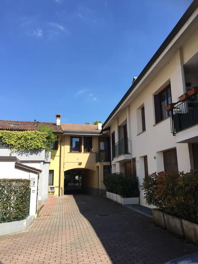 Corte Della Crisalide Ampio E Luminoso Bilocale In Centro Storico Cernusco Sul Naviglio Luaran gambar